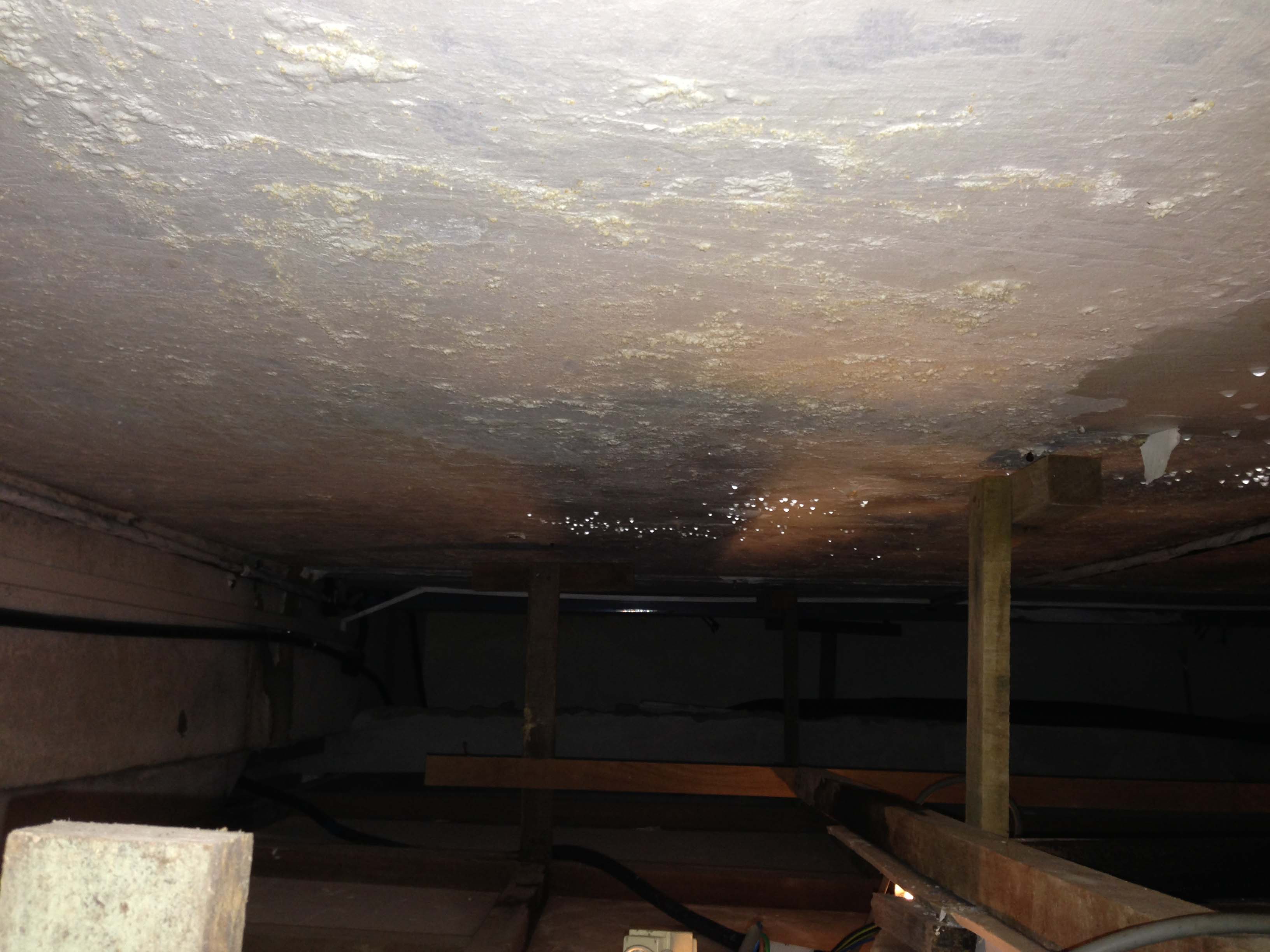 2. inter-floor leak. water droplets formed..jpg